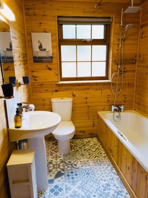 Artro Lodge Luxury 3 Bedroom, 3 Bathroom & Hot Tub Llanbedr  Eksteriør bilde